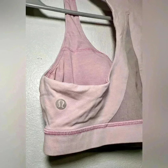 42. Lululemon Invigorate Sports Bra Size 10 Peach Color - Picture 5 of 6